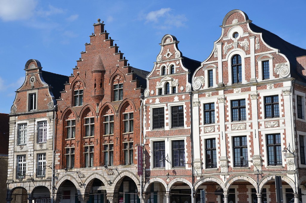 Façade des immeubles de la Grand place d'Arras
